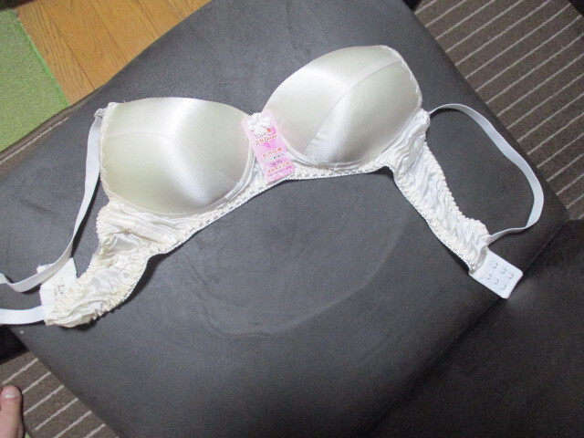 未使用 シルクブラジャー 白 36 送料1枚290円、2枚390円拍卖