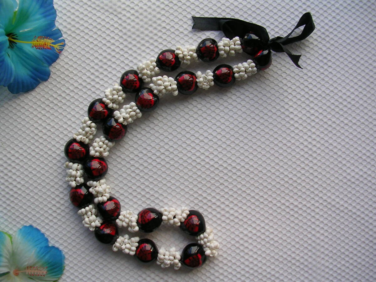 ●ハワイ♪少し訳ありです●★sale50%off★1240円★●★豪華なブラック・ククイナッツ&モンゴシェルレイ●モンステラデザイン拍卖