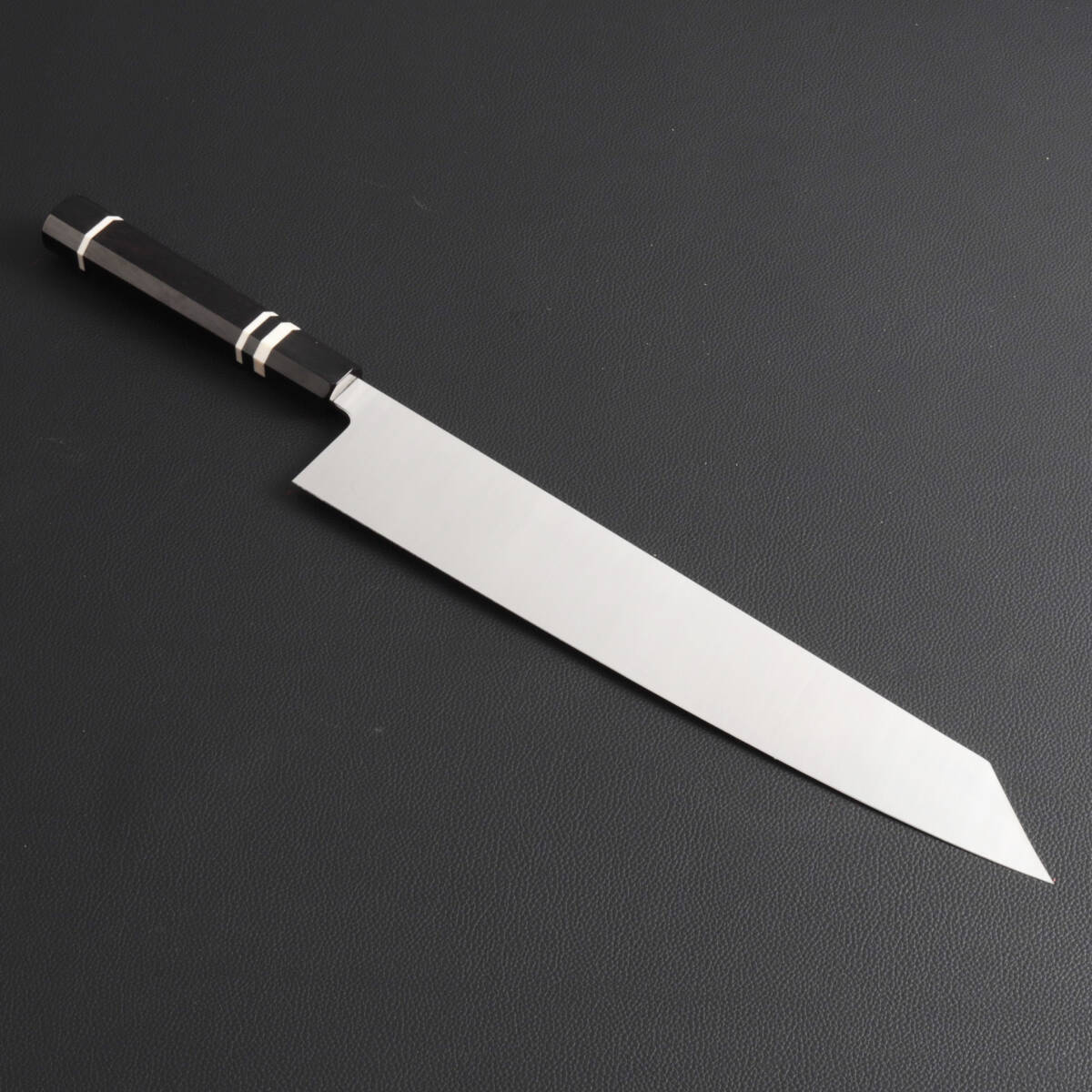 6240 切付け牛刀 尺一 刺身包丁 和牛刀 出刃包丁 和包丁 両刃 黒檀黒水牛角三本白巻八角柄拍卖