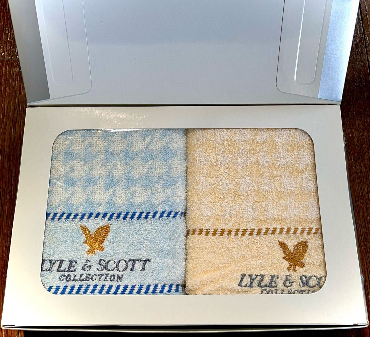 新品箱入〈LYLE & SCOTTレイルスコット〉ゴールドイーグルロゴ刺繍入 フェイスタオル2枚拍卖