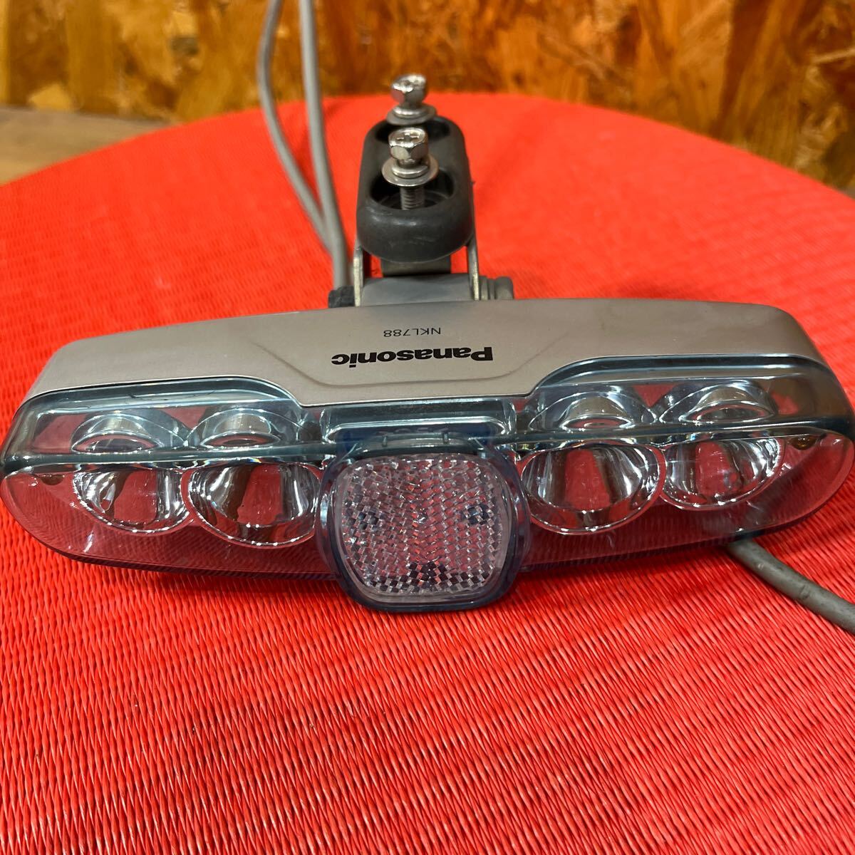 パナソニック アシスト自転車用 カゴ下4灯LEDライト 銀 NKL788 中古品 BE-ENE633 ENE632拍卖