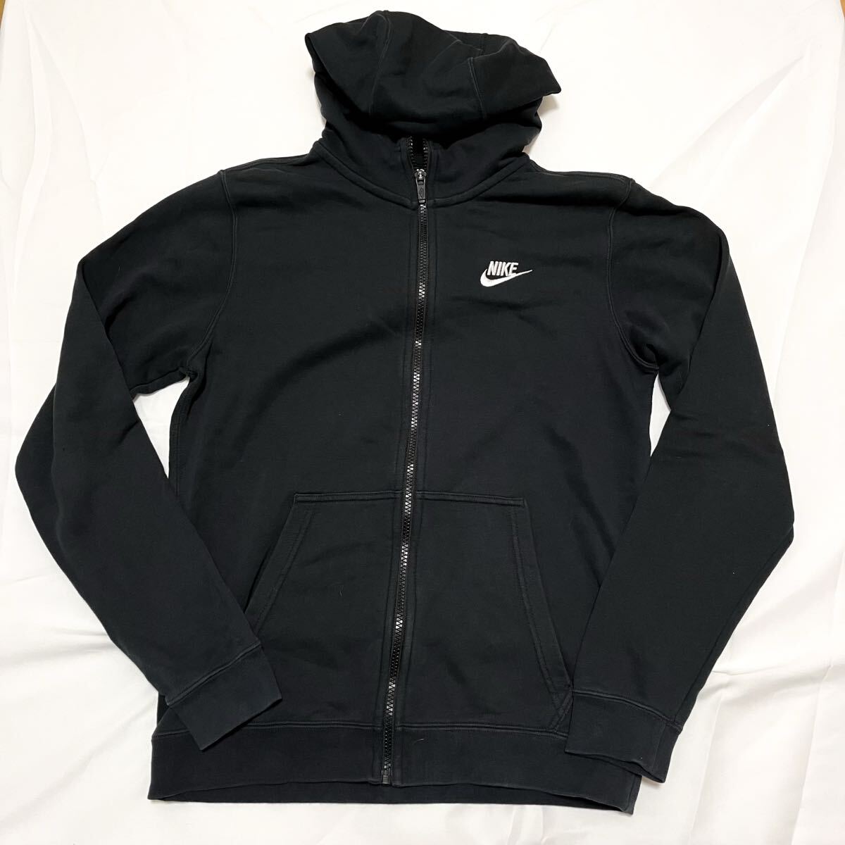 和714★ NIKE ナイキ ジップアップ パーカー フーディ ワンポイント刺繍 スウェット S ネイビー メンズ拍卖