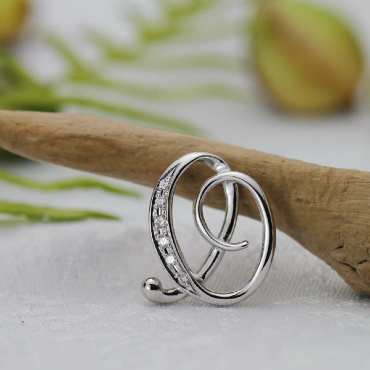 K18ホワイトゴールド イニシャルペンダント O拍卖