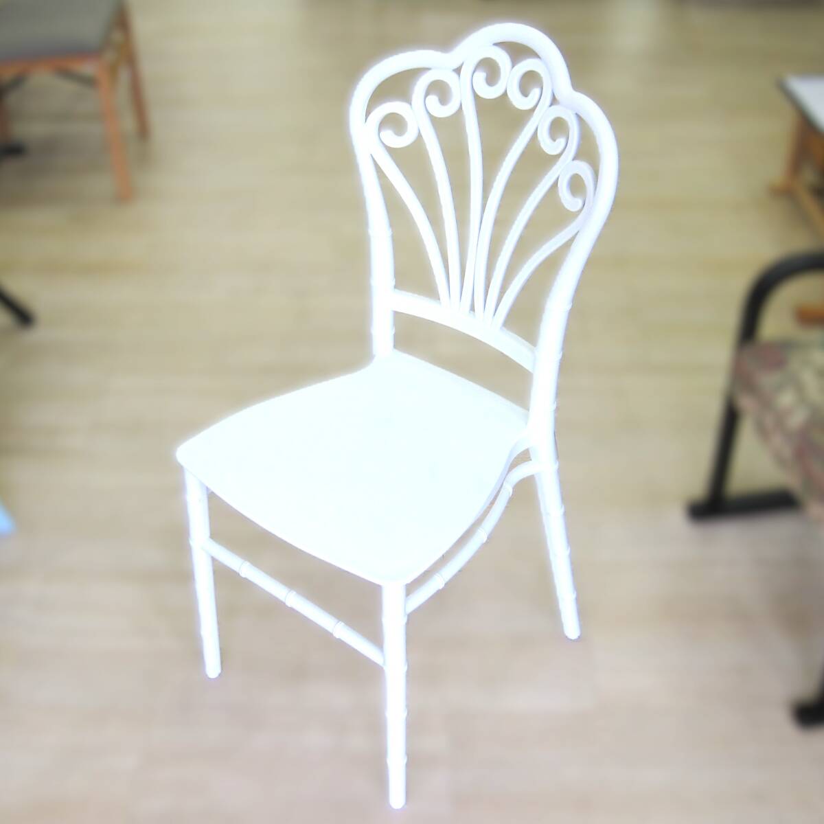 プラスチックホワイトチェア JS-690 拍卖