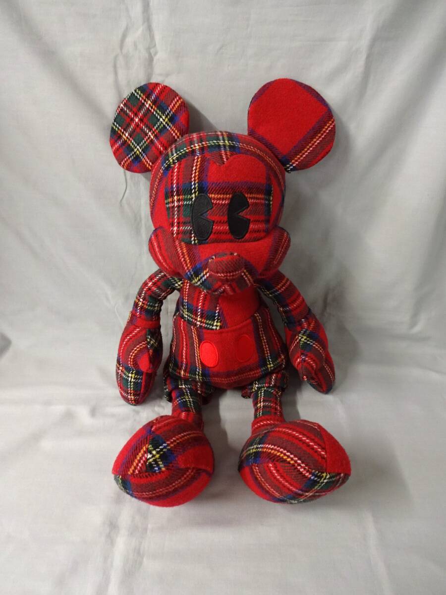 ミッキーマウス クリスマスカラーの大きなぬいぐるみ DISNEY クリスマスオーナメントくじ2020 ラスト賞 赤いチェック柄 座高:約41cm拍卖
