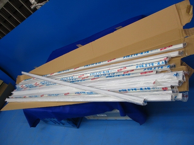 メタルエフモールA型2.0m(15本入)(ホワイト) MFT1202拍卖