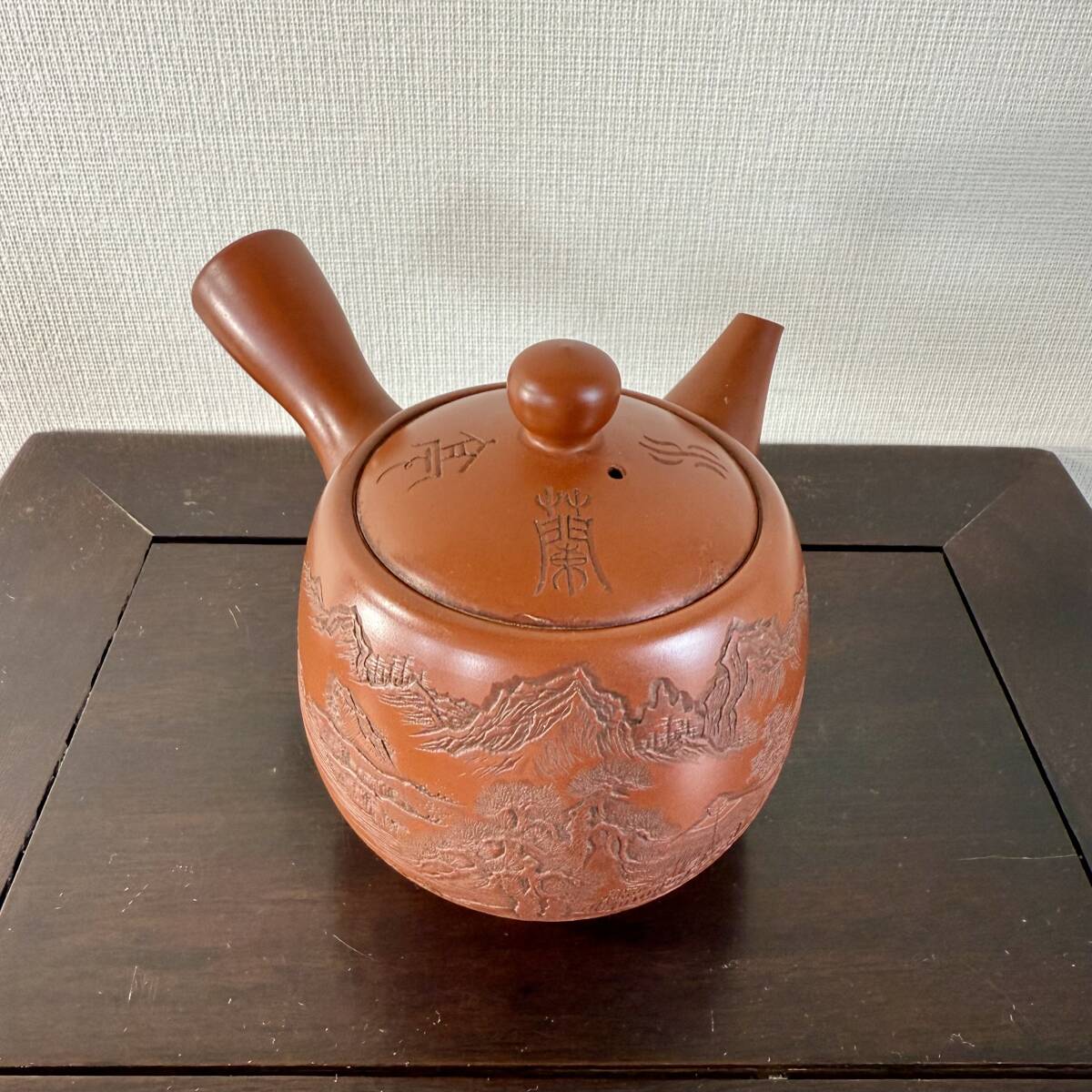 真作 常滑焼 名工 吉川雪堂 造 壺堂刀 横手急須 / 煎茶道具 唐物 紫砂 朱泥 紫泥 宜興 中国美術 骨董 古美術 茶壺 茶壷 施釉陶 煎茶器 彫刻拍卖