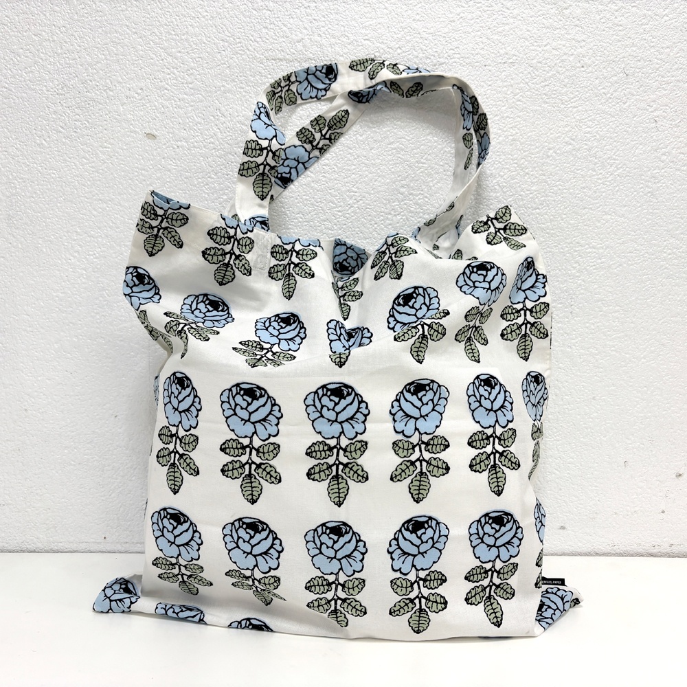 ● マリメッコ marimekko ヴィヒキルース Vihkiruusu ファブリック トートバッグ エコバッグ マイヤ・イソラ フィンランド 北欧 ブルー拍卖