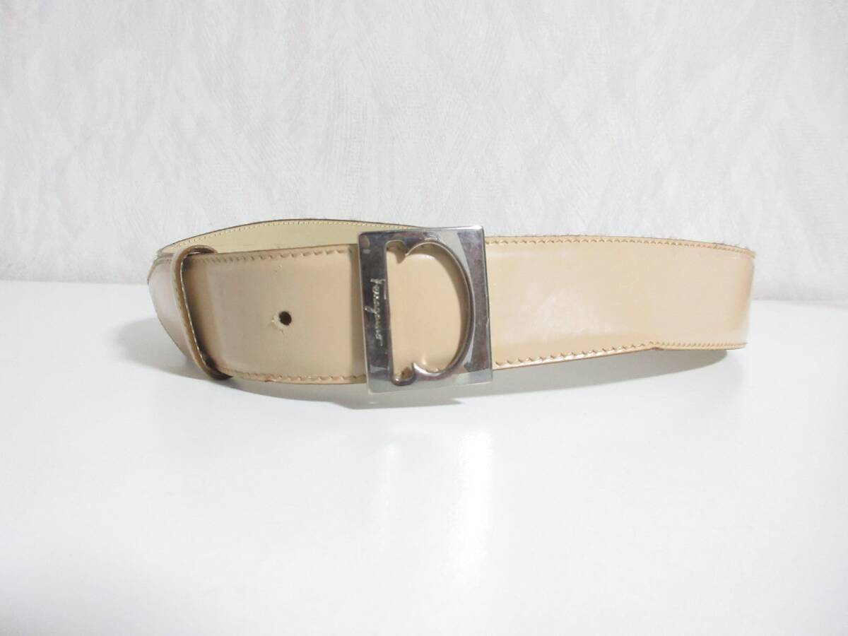 Salvatore Ferragamo サルヴァトーレフェラガモ ガンチーニ レザー ベルト 23 ベージュ kn2361拍卖