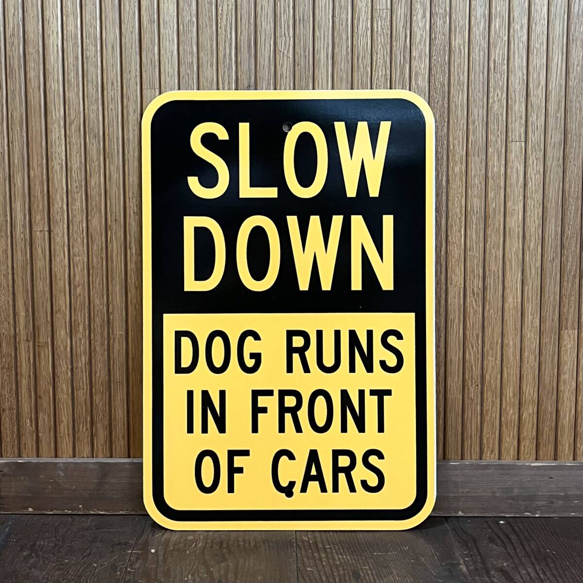 ★新品★アメリカ 看板 SLOW DOWN 道路標識 減速 ペット 犬 ストリートサイン ロードサイン 標識 ガレージ 世田谷ベース USA★SA-49拍卖