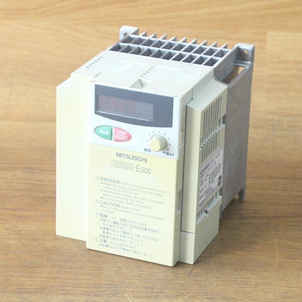 三菱 FREQROL-E500 FR-E520-2.2K インバータ 3相200V拍卖