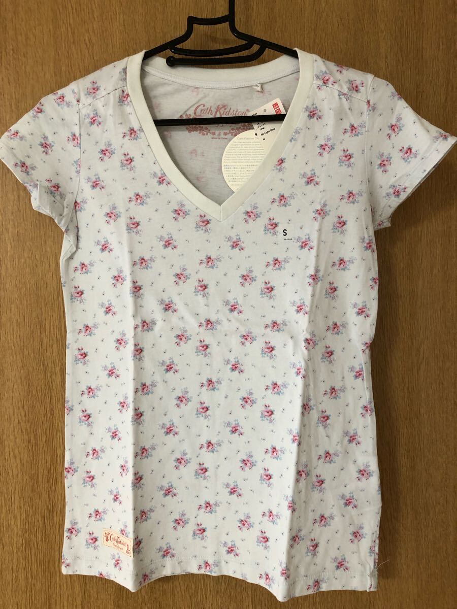 新品 ユニクロ キャスキッドソン 花柄 Vネック Tシャツ 半袖 Tシャツ拍卖