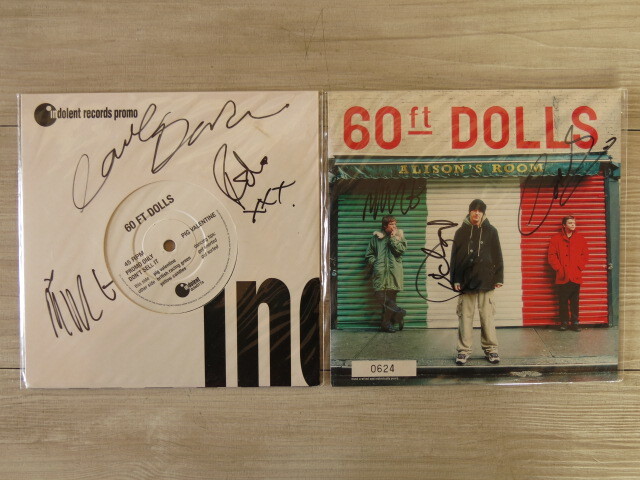【現状渡し】EP*60 FT DOLLS 7インチ シングル レコード 2枚*メンバーサイン入り ナンバリング拍卖