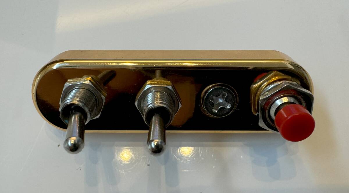 汎用 ステアリングミニトグルスイッチ 3連 プッシュ on-off-on on-on 22~25Φゴールド拍卖