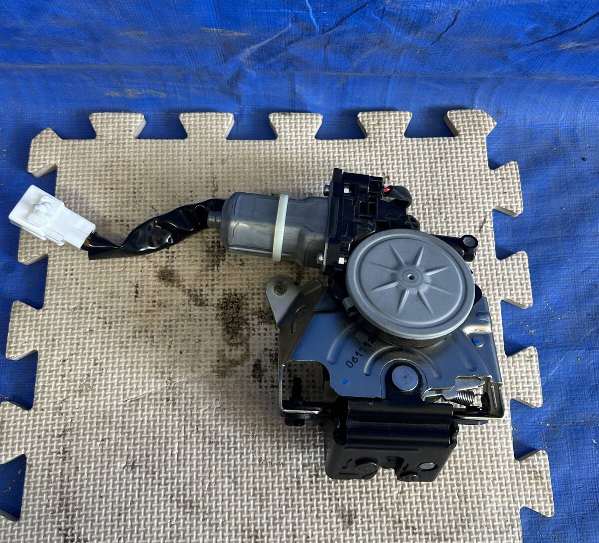 ヴェルファイア ANH20 ANH25 20系 H25年 リアゲートロック バックドアロック ソレノイド イージークローザー 061113拍卖