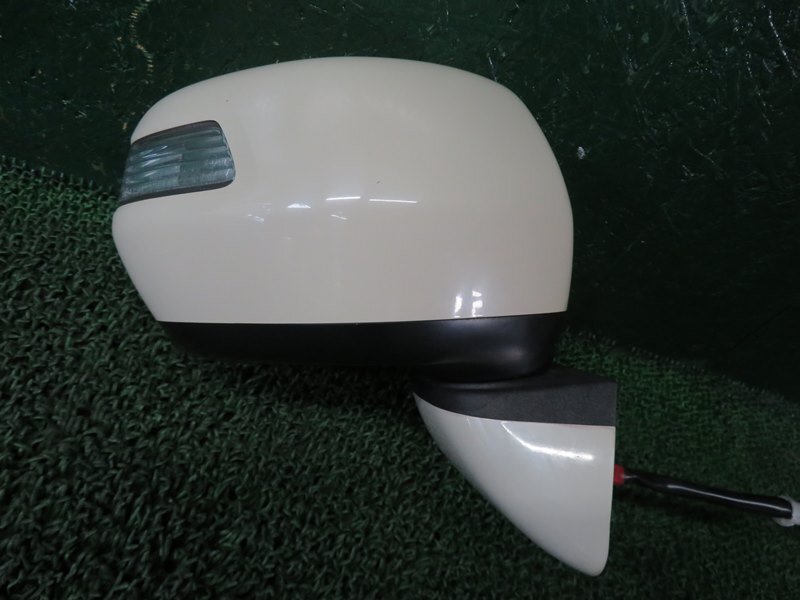 『psi』 ホンダ JF1 N-BOX 右ドアミラー 電動格納式 YR598P アイボリー H25年式拍卖