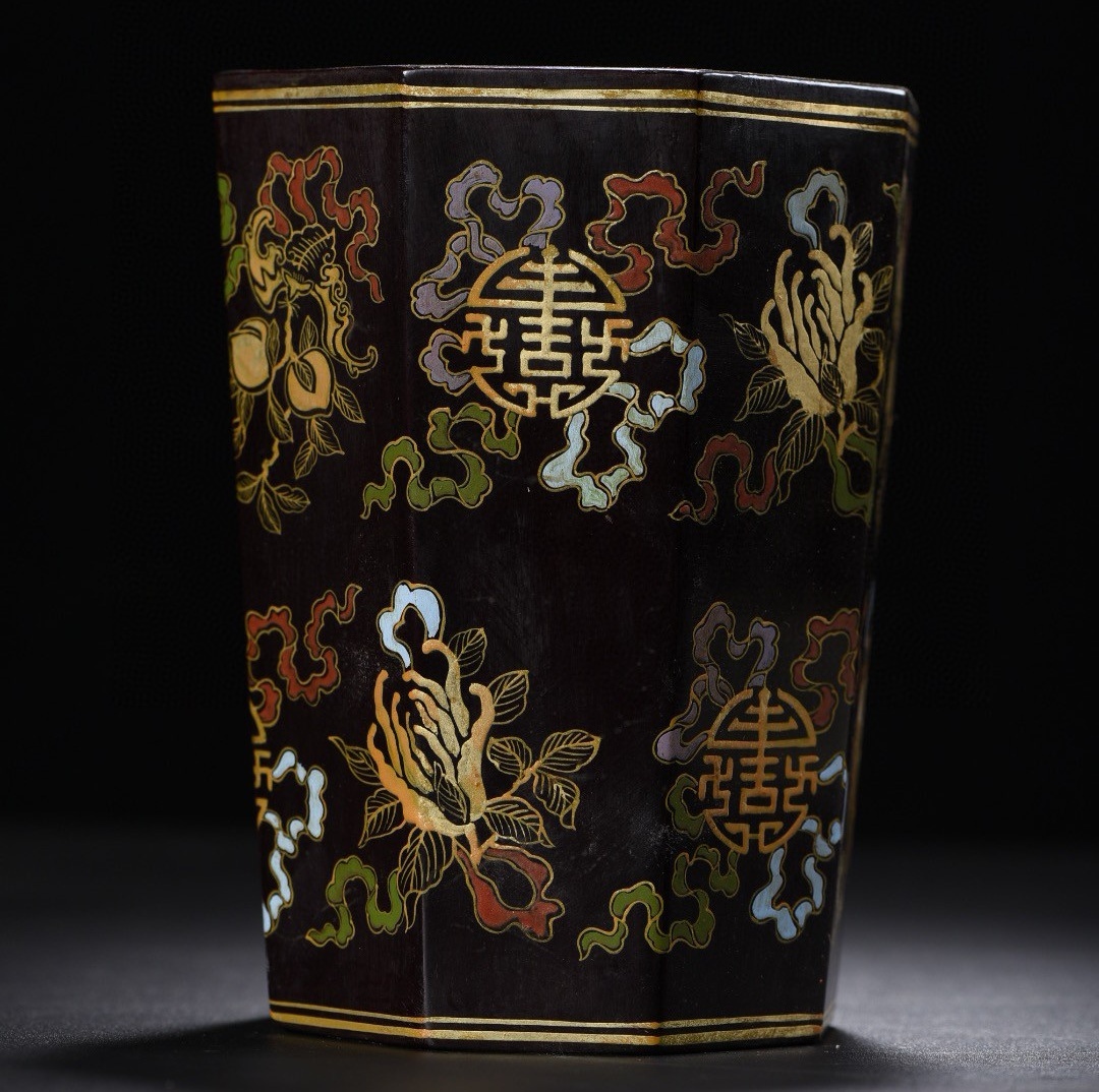 中国 清代 木胎大漆描金壽字紋筆筒 細密毛彫 時代物 中国古美術 極細工 置物 木彫り 東洋彫刻 唐物 S74拍卖