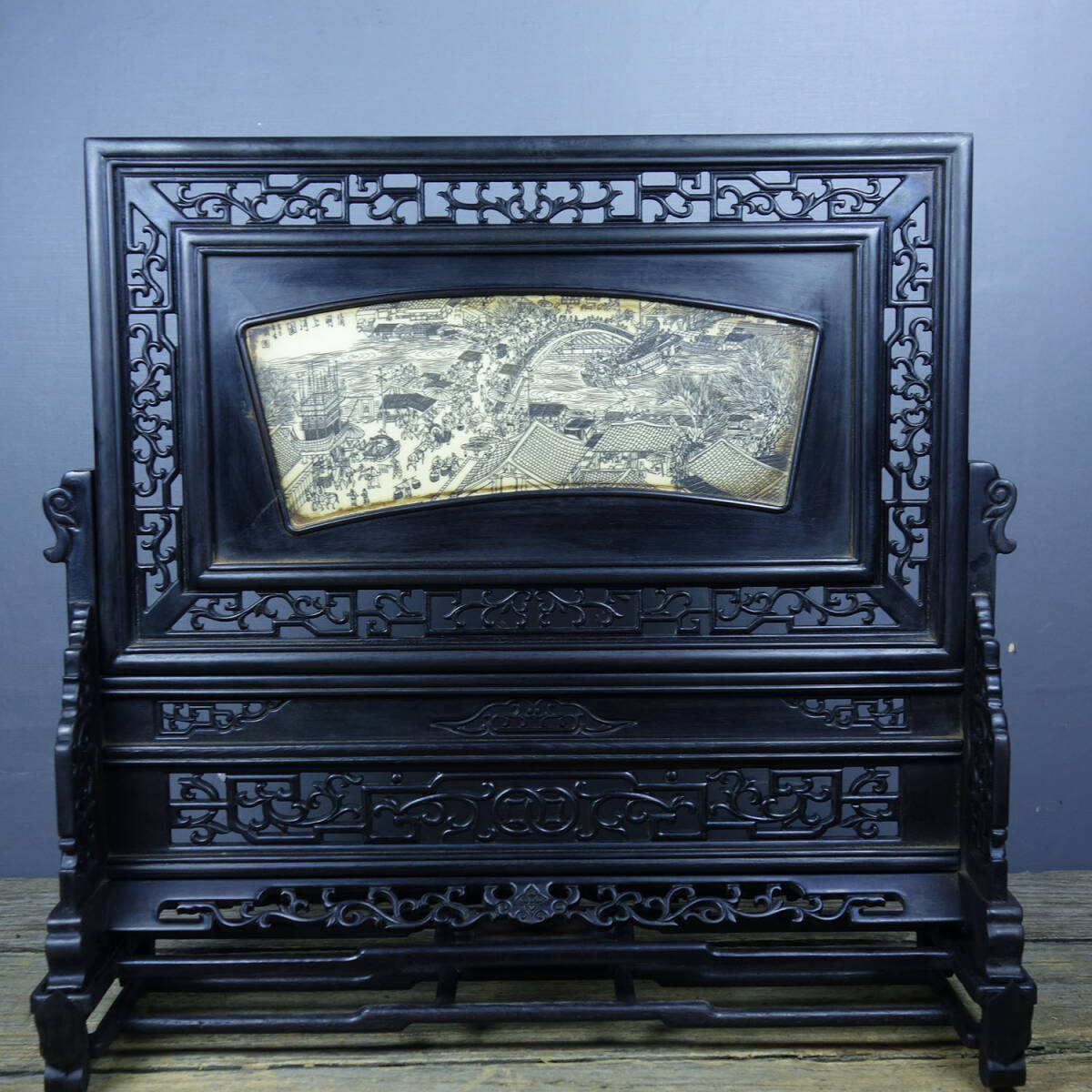 中国 清代 古黒檀木彫 屏風擺件 山水人物屏風 挿屏 細密毛彫 時代物 中国古美術 極細工 置物 木彫り 東洋彫刻 唐物 S74拍卖
