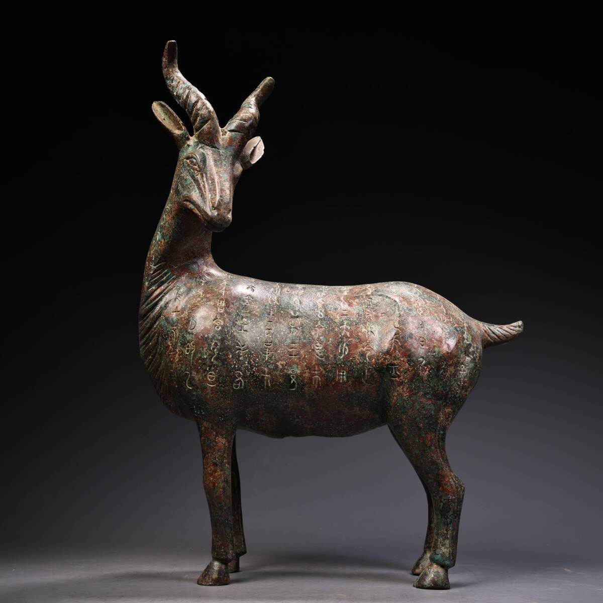 旧蔵 青銅器 中国商代の青銅銘文羚羊 時代物 中國古美術 極細工 置物 賞物 唐物 S74拍卖