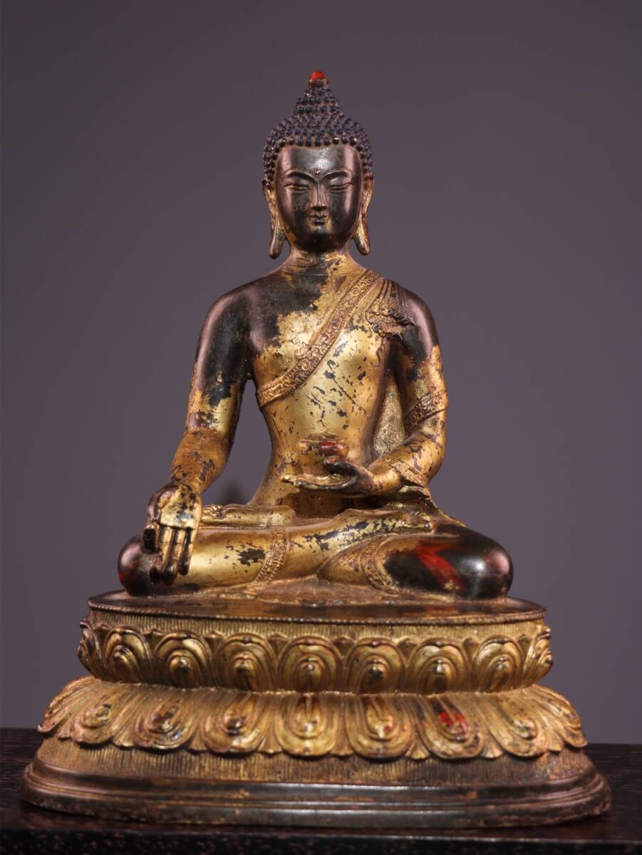仏像 明代 銅泥金 チベット仏教 釋迦牟尼如來 仏教古美術 供養品 極細工 時代物 古置物 中国古美術 唐物 旧蔵 S74拍卖