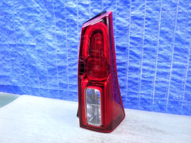 K1001 タント LA650S LA660S 右テール LED 220-69074 美品拍卖