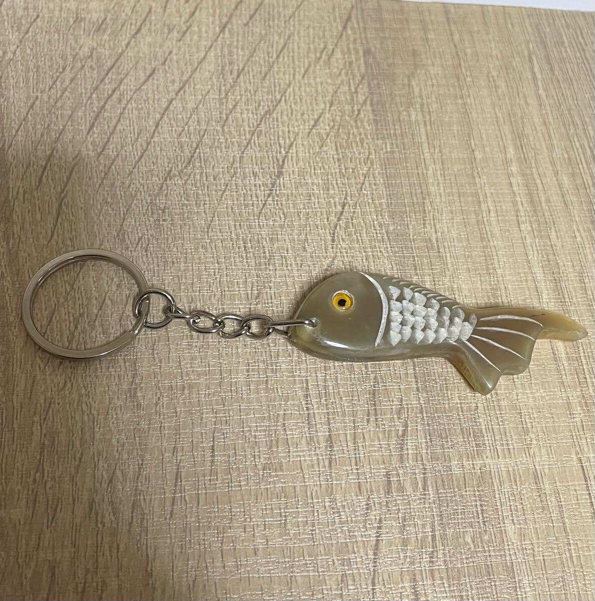 牛角のキーホルダー 魚のキーチェーン 天然 縁起物 小物ファッション 魔除 幸運 ラッキー 両面 キーリング フィッシュ 拍卖