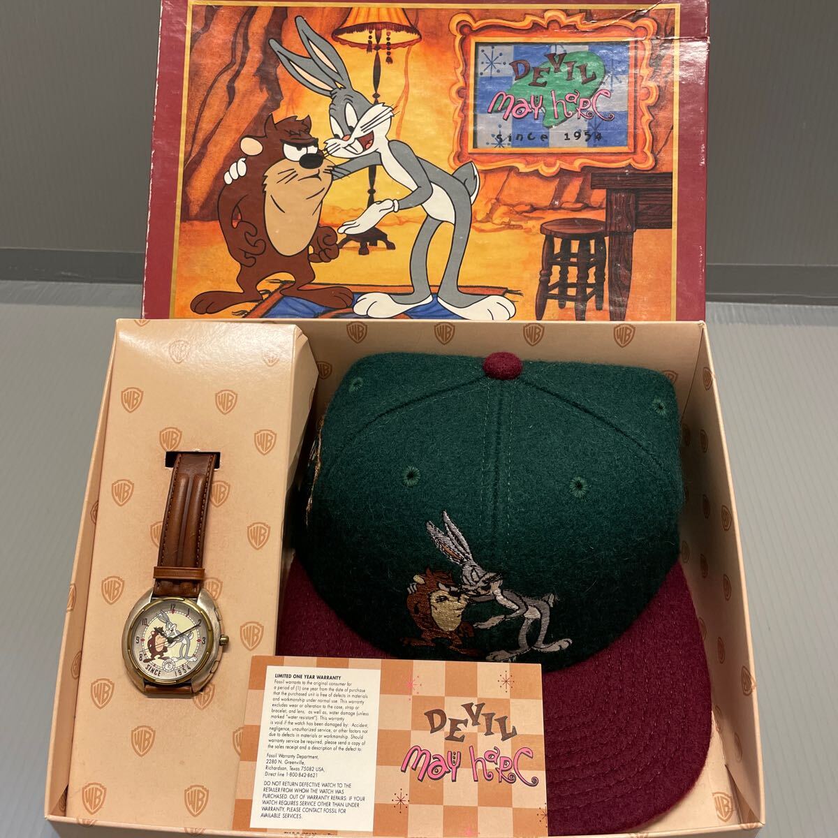 未使用!ワーナーブラザーズ ストア 2500個限定 バッグスバニー,タズマニアンデビル 腕時計&キャップ セット 1994年発売品 箱入り 劇レア!拍卖