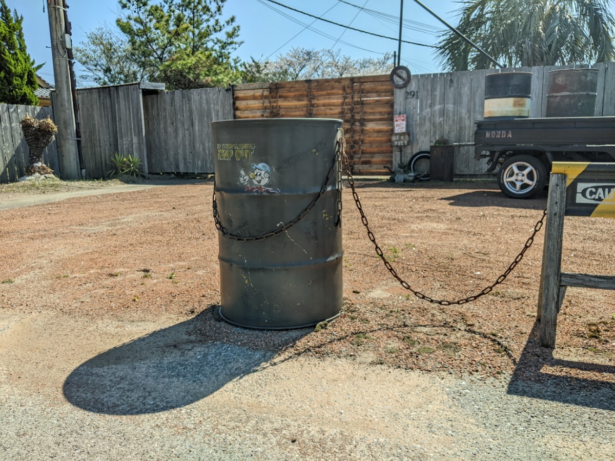 アメリカンヴィンテージなドラム缶 キープアウト 立ち入り禁止 バリケード チェーン柵 ハングチェーンドラムバリケード 標識 看板 ガレージ拍卖