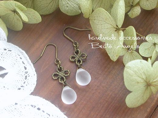 ◇◇+angelo+チェコドロップのプチピアス(p-131)クリスタルマット AG シンプル ホワイト 冬 ※在庫限り拍卖