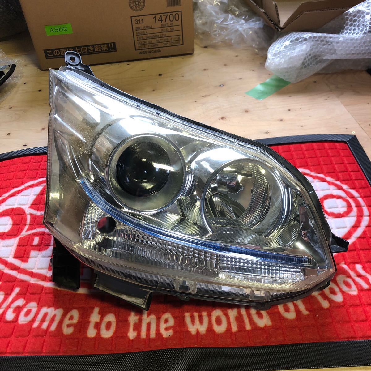 【中古良品】LA100S ムーヴカスタム前期 右ヘッドライト拍卖