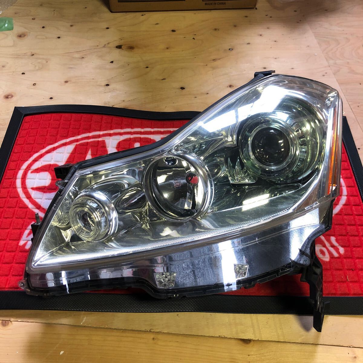 【中古美品】50フーガ 純正 左ヘッドライト拍卖