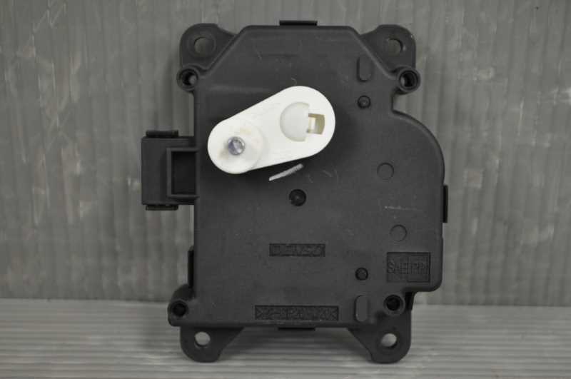 ヴォクシー X 後期 (AZR60) 純正 破損無 動作保証 エアコンサーボモーター A/C DENSO デンソー AE063700-8320 s018779A拍卖