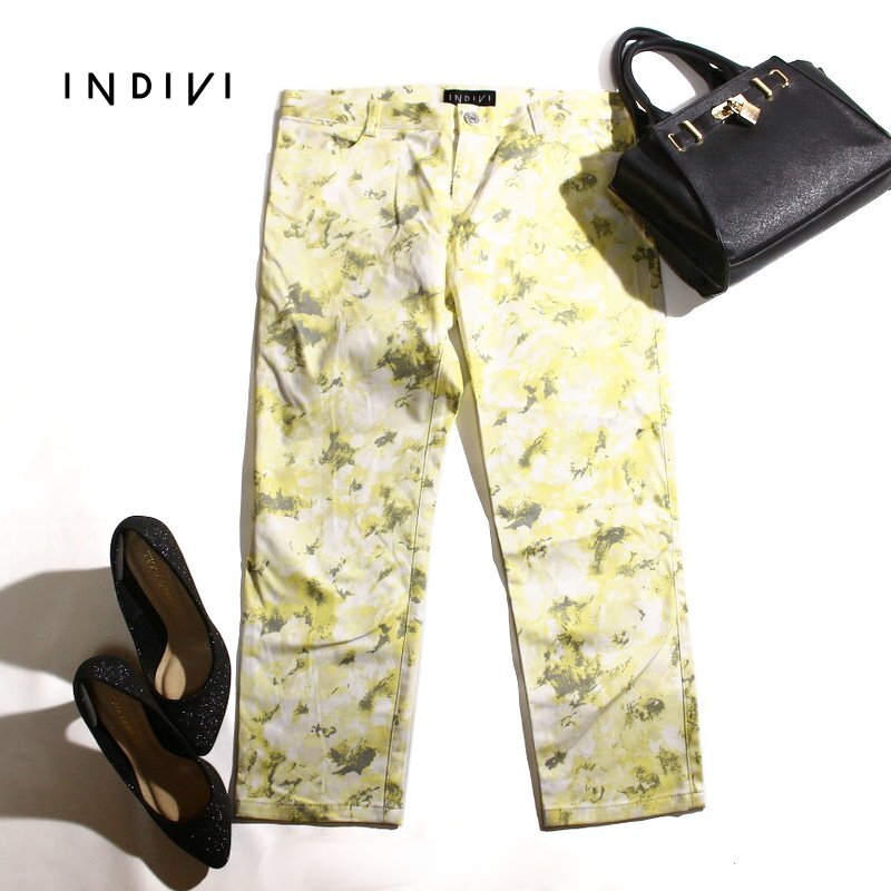 美品 インディヴィ INDIVI 株) ワールド 春 夏 綺麗色 ストレッチ コットン ぼかし フラワー プリント クロップド パンツ 11号 40 イエロー拍卖