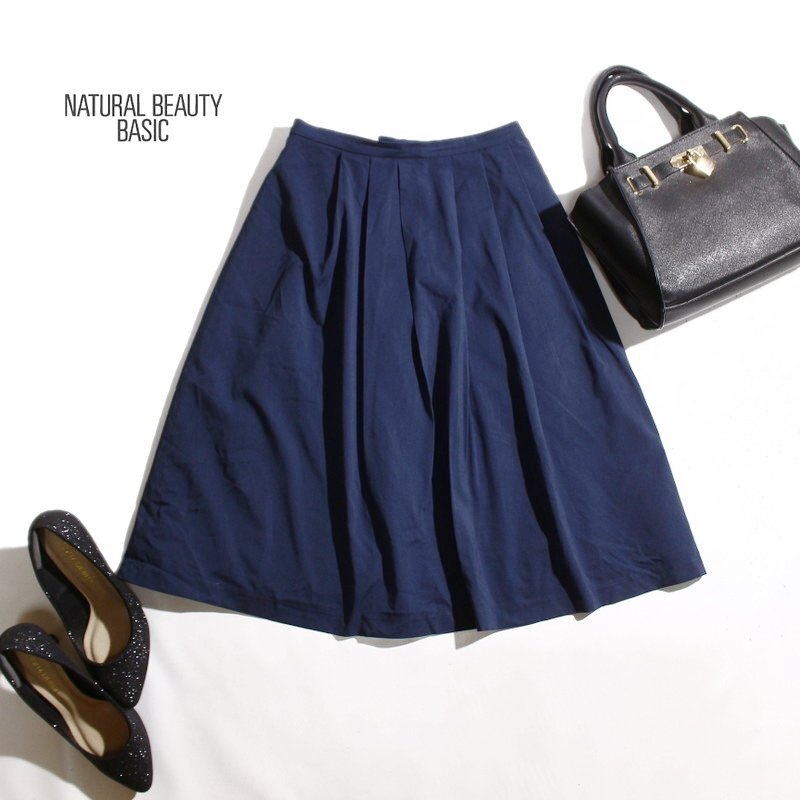美品 ナチュラルビューティーベーシック 春 夏 タック フレアスカート M ネイビー 綺麗め 通勤 オフィス シンプル タックスカート スカート拍卖