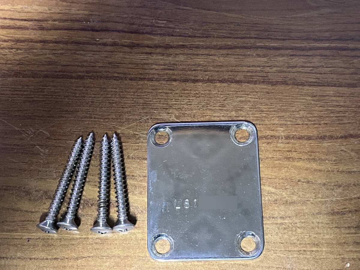 ◆◇ GRECO 1981年 ストラト用ネックプレート(ネジ付き)L81**** ◇◆拍卖