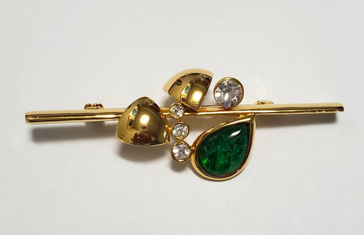 存在感抜群 ラインストーン ブローチ ゴールドカラー レディース アクセサリー 15,9g 美品拍卖