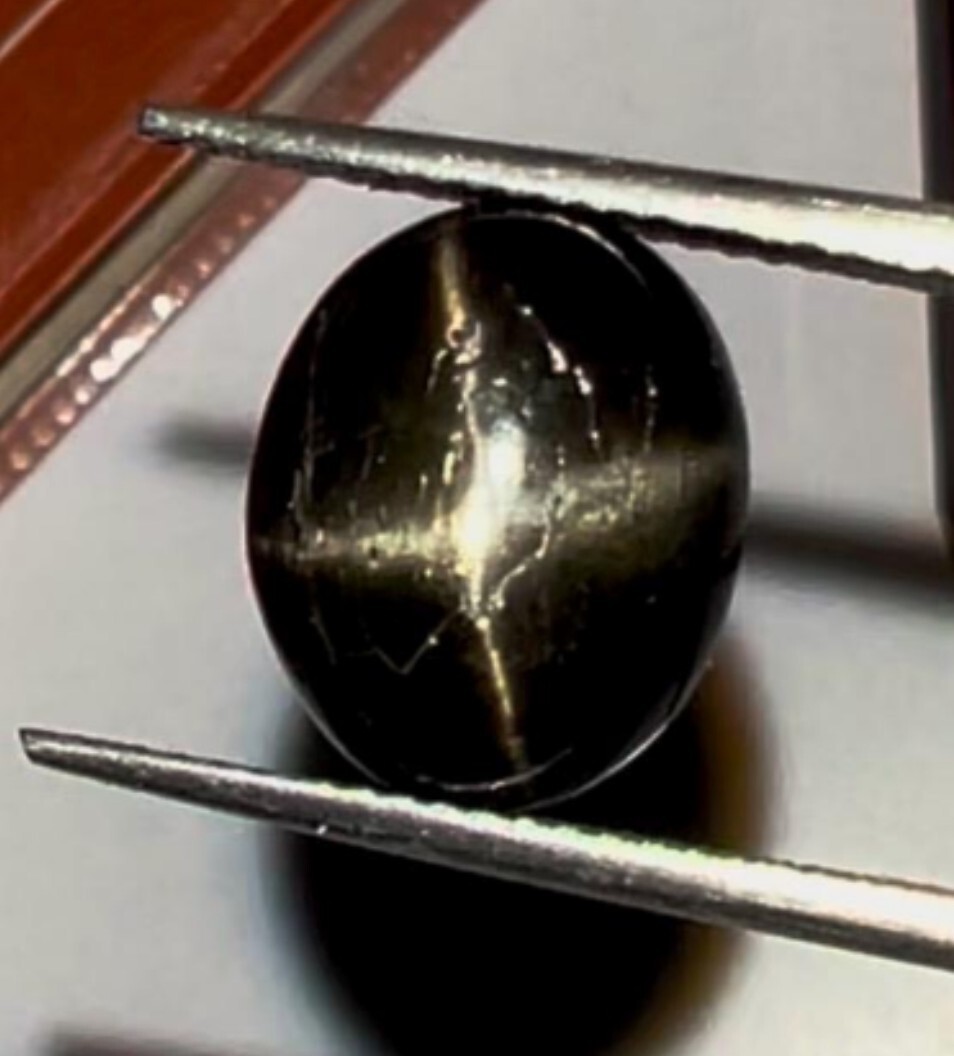 ブラックスターダイオプサイドSize 12x10 5.90 ctsStone Name : ルース 宝石拍卖