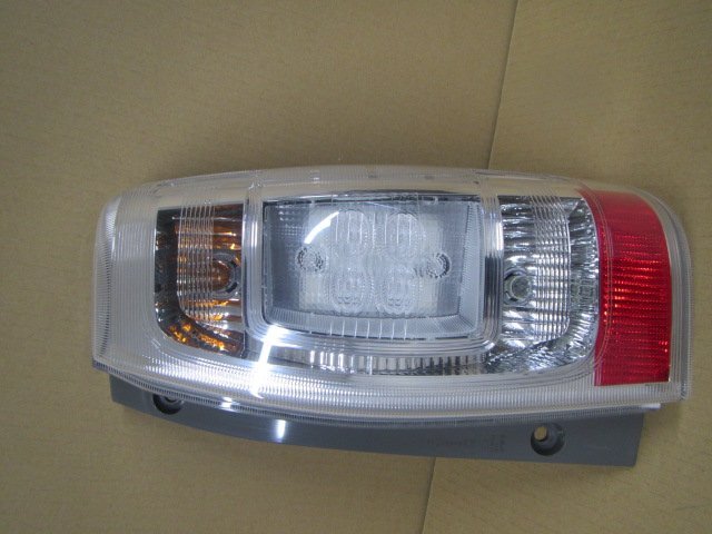 ダイハツ タントエグゼ L455S H24年式 ■右テールランプ【イチコー/D111】 ■ホワイト 中古 ★213351 拍卖
