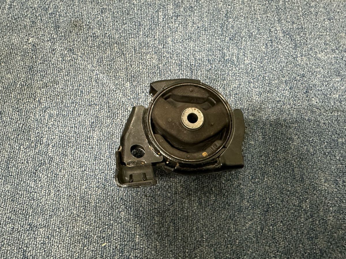使用距離100キロ未満!ダイハツ エッセ L235S エンジンマウント リア側 センター拍卖