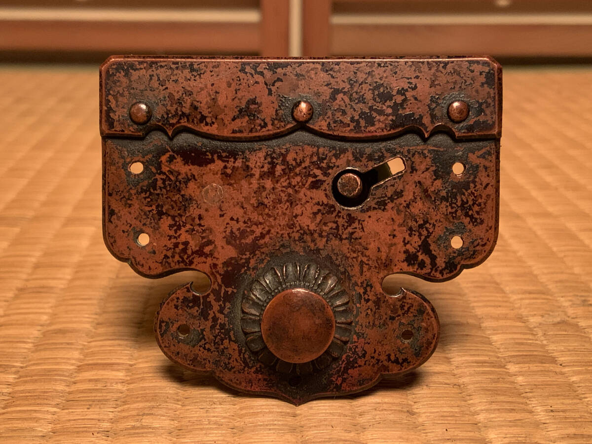 時代物/銅製指物小箪笥鍵金具/7.7cm/東北/睨み金具/船箪笥/小抽斗/帳場/ 明治/大正/和箪笥部品拍卖