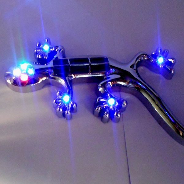 「a5h-a2」 車の振動に反応 LED イルミネーション 発光 ステッカー 8灯式 ソーラー 光センサー ヤモリ ドレスアップ拍卖
