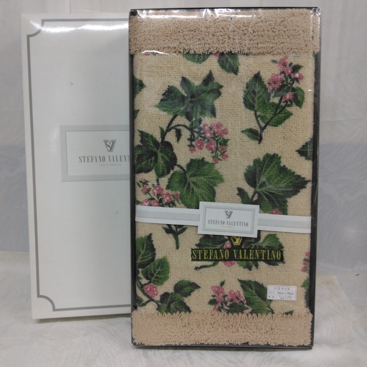 美品 【 STEFANO VALENTINO 】 バスマット 45cm×65cm ベージュ系 花柄 植物柄 ヴァレンティノ 箱付き拍卖