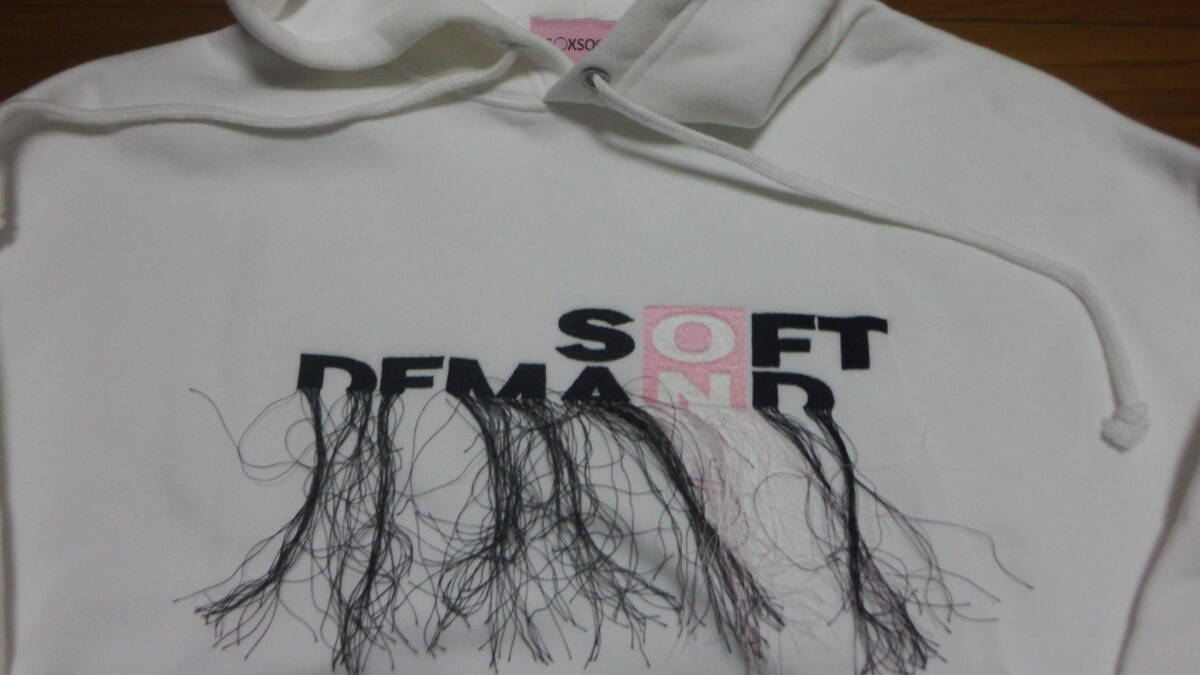 SOFT ON DEMAND SOXSOKS コラボ 白 ロゴ パーカー Mサイズ 刺繍 ホワイト ソフトオンデマンド拍卖