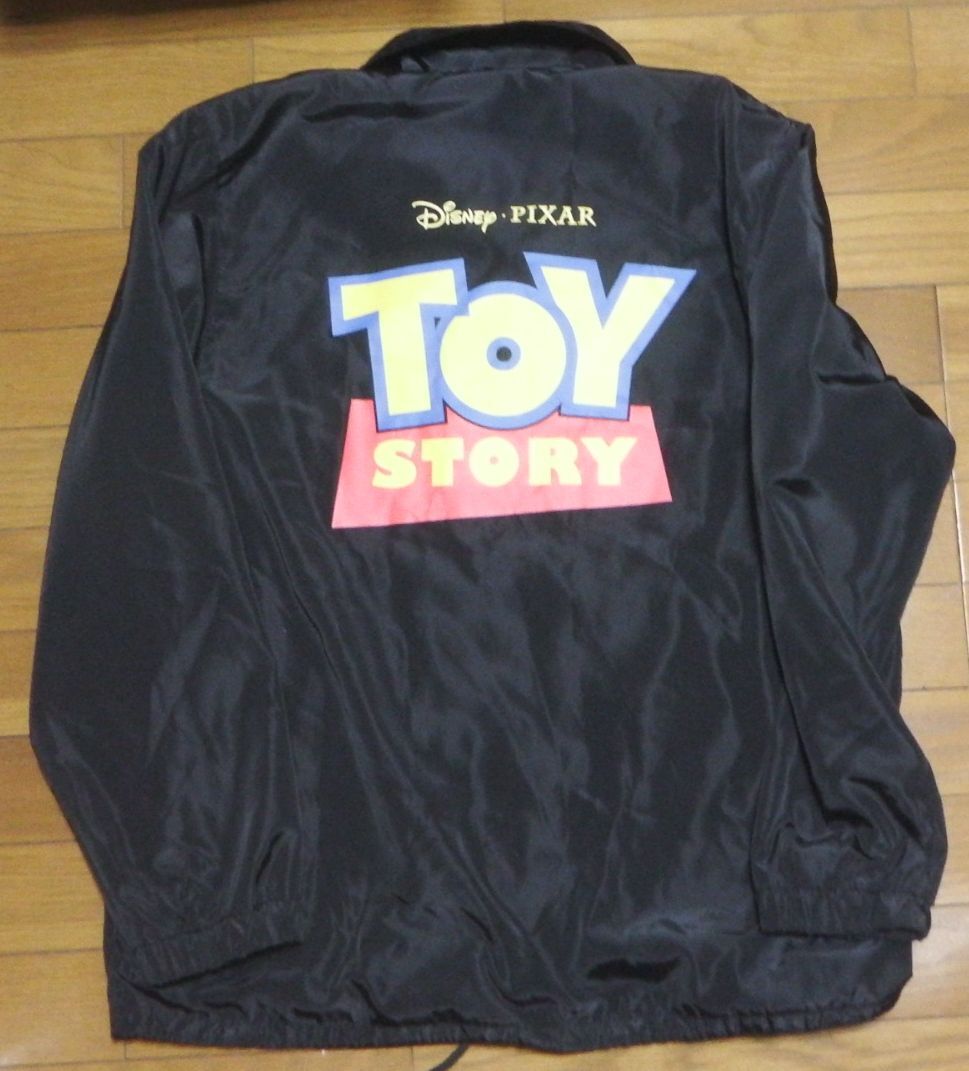 TOY STORY Mサイズ コーチジャケット デカロゴ トイストーリー ウィンドブレーカー PIXAR 黒 正規品 Disney拍卖