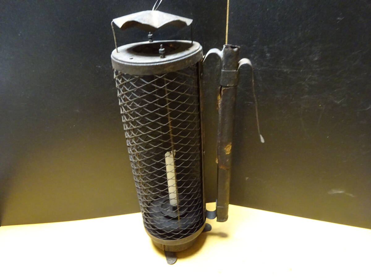 (2)蔵行燈(くらあんどん) 金網提灯 鉄製 工夫された作りです。江戸〜明治時代 古道具 古民具 本歌 拍卖