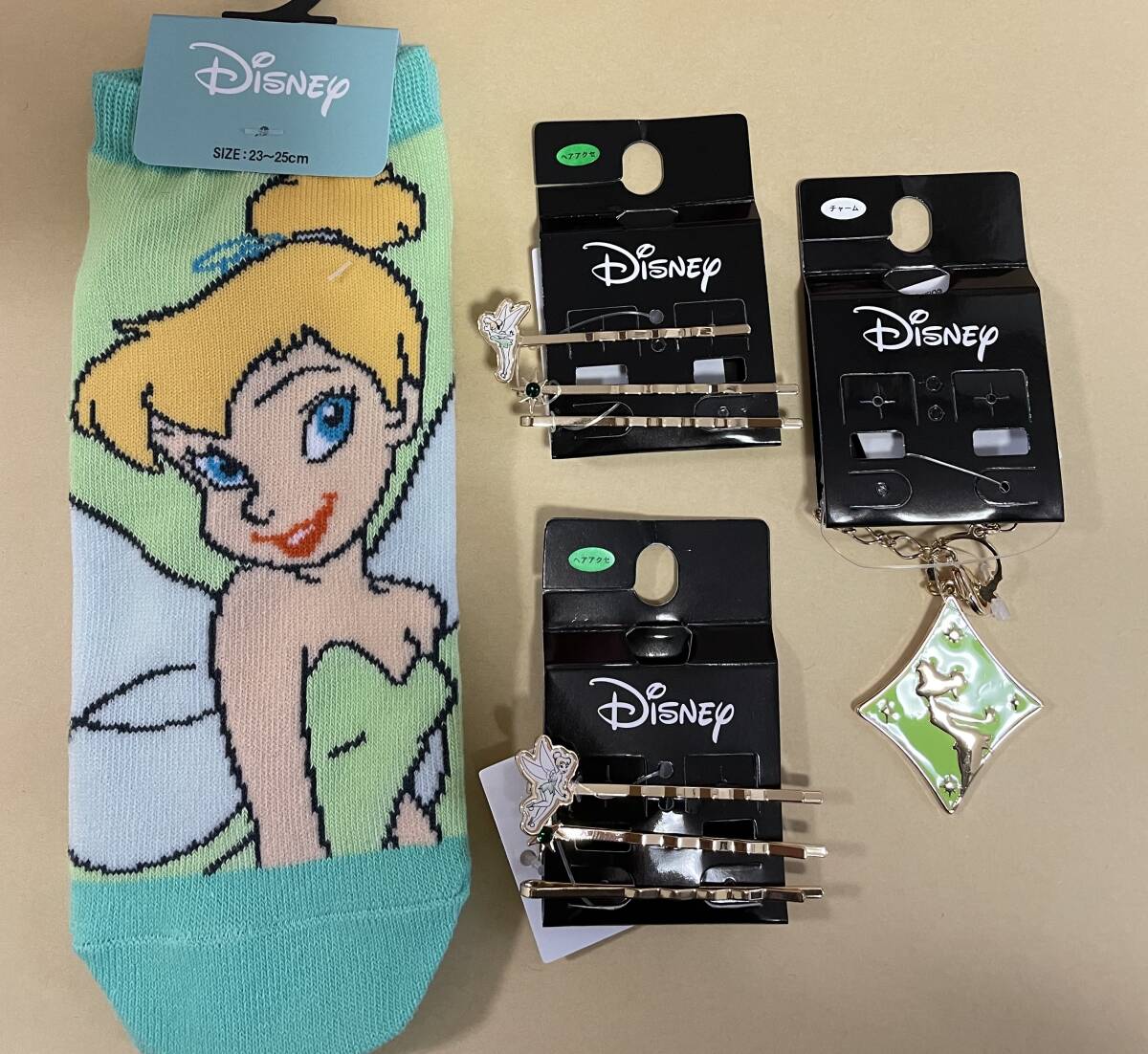送料込☆ ディズニー ピーターパン ティンカーベル 靴下23~25cm ヘアピン 2点 キーホルダー チャーム 計4点セット拍卖