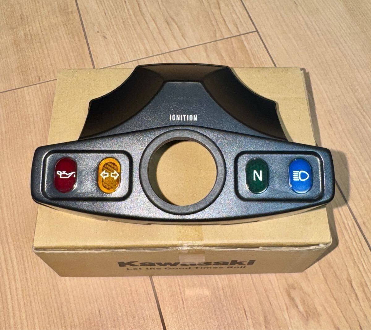 送料無料 カワサキ純正新品 ゼファー400 ゼファー750 バリオス250 前期 メーターカバー インジケーターカバー パイロットボックスカバー 拍卖