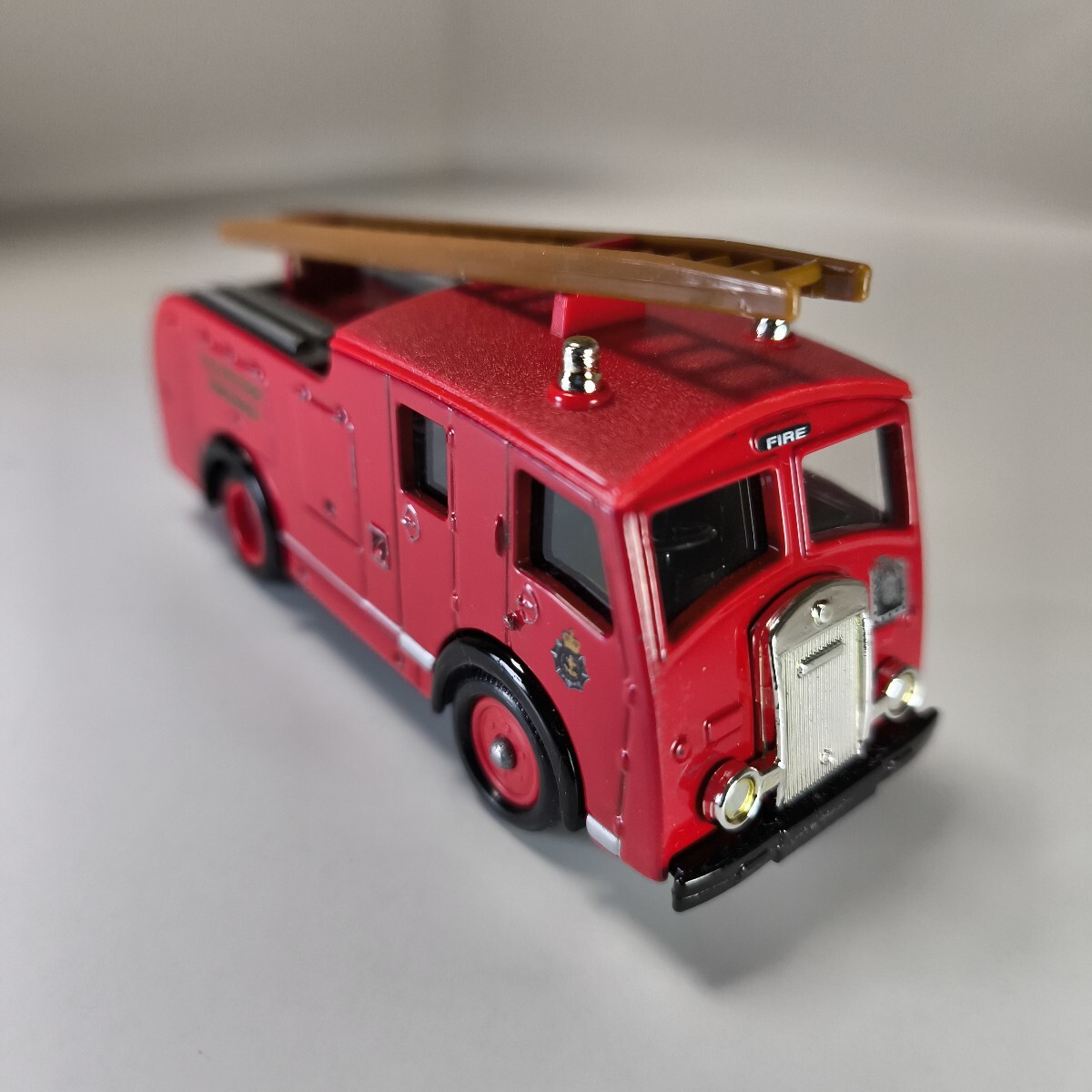 デイズ ゴーン DAYS GONE ミニカー デニスF8 FIRE ENGINE 消防車 イギリス製拍卖