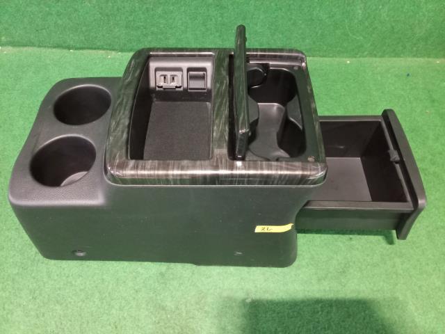 エルグランド DBA-PNE52 コンソールボックス GAE拍卖