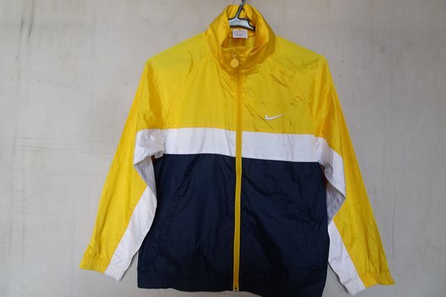 NIKE/ナイキ/ジュニア/ジャンパー/ライトアウター/ナイロン系ポリエステル素材/前ジップアップ/黄/ホワイト/紺/140~150サイズ(4/7R7)拍卖